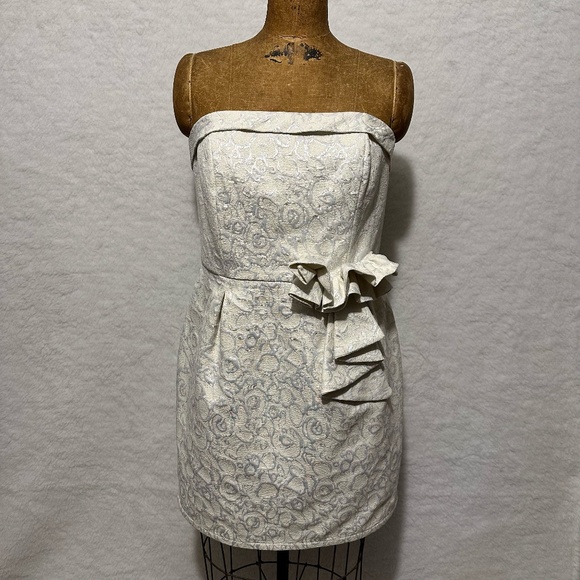 J. Taylor Dresses & Skirts - ❤️‍🔥 CLEARANCE - White/offwhite strapless dress